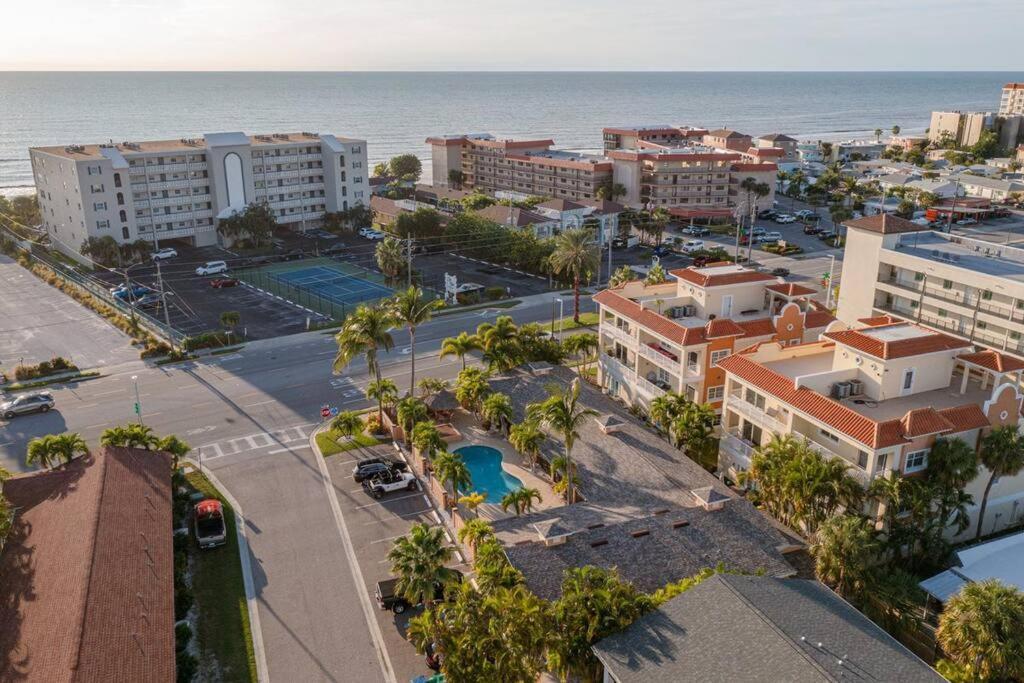 Walk To The Beach And Restaurants! - Coconut Villa'S Suite 2 St. Pete Beach Exteriör bild