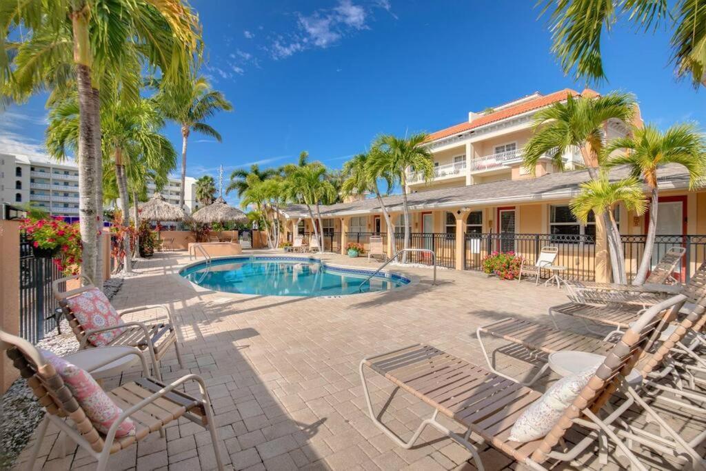 Walk To The Beach And Restaurants! - Coconut Villa'S Suite 2 St. Pete Beach Exteriör bild