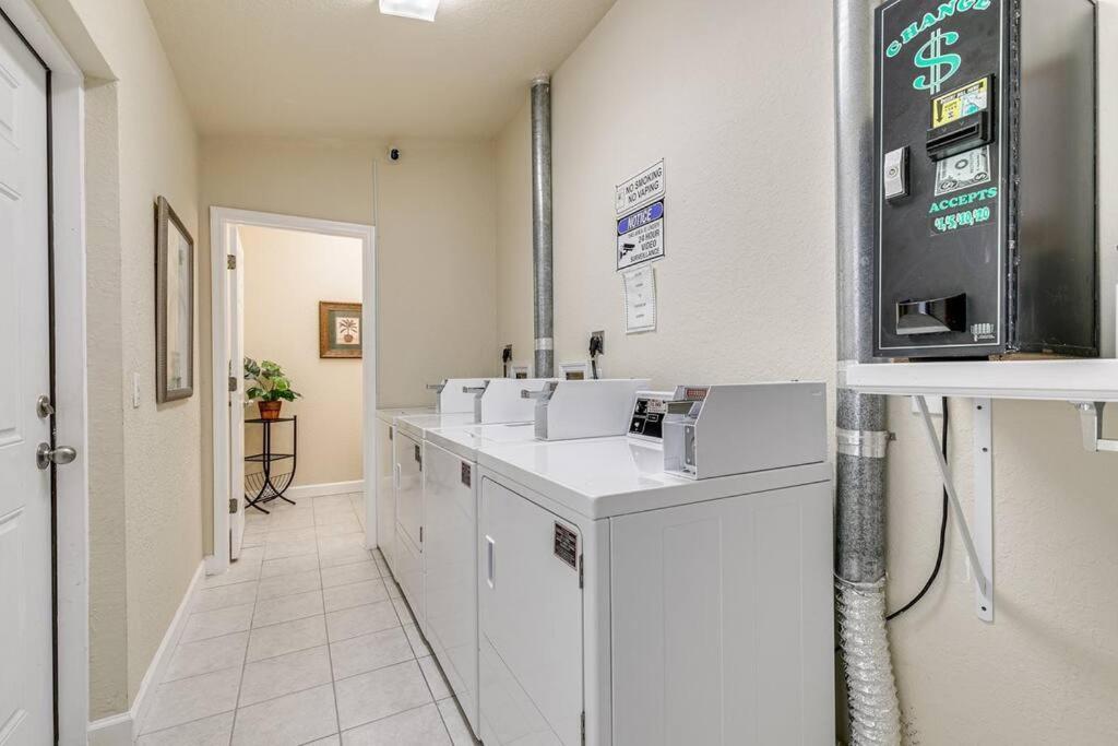 Walk To The Beach And Restaurants! - Coconut Villa'S Suite 2 St. Pete Beach Exteriör bild