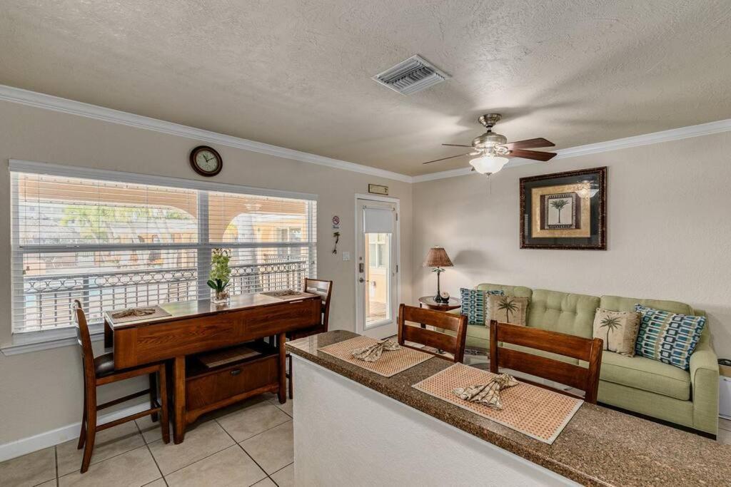 Walk To The Beach And Restaurants! - Coconut Villa'S Suite 2 St. Pete Beach Exteriör bild